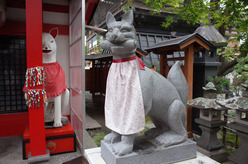 A fox statue outside a temple