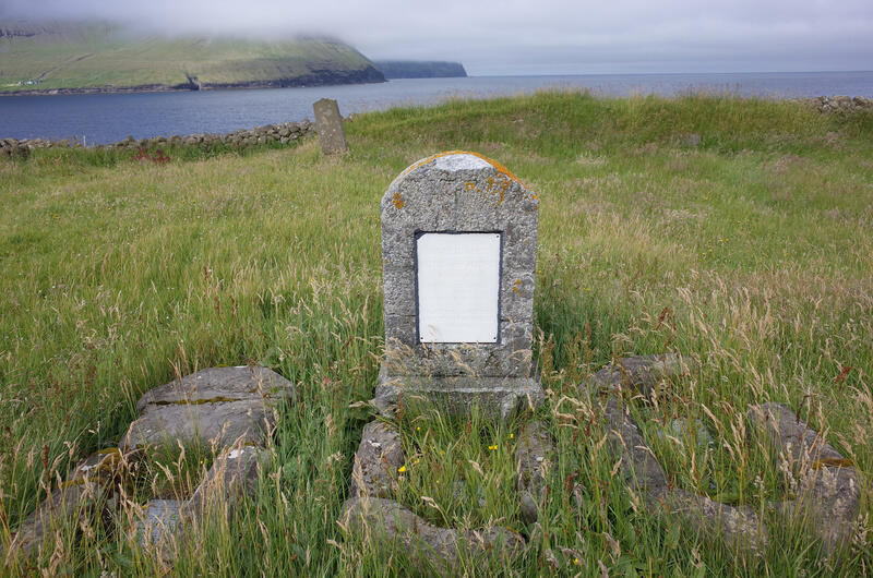 A grave in the Viðareiði graveyard