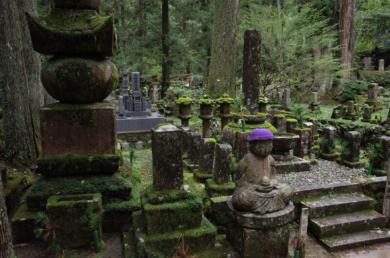 Graves and a Jizō statue at Okunoin Cemetary